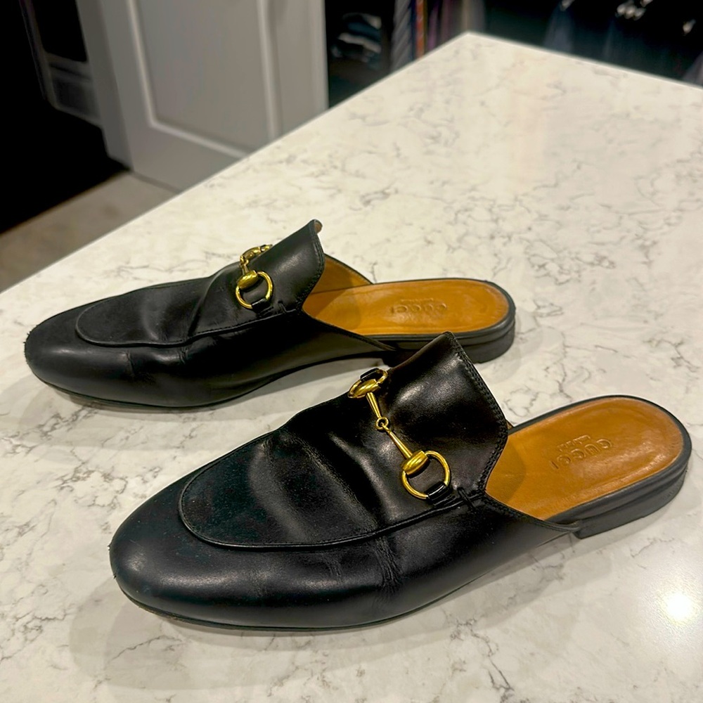 Black size 38 Gucci loafer